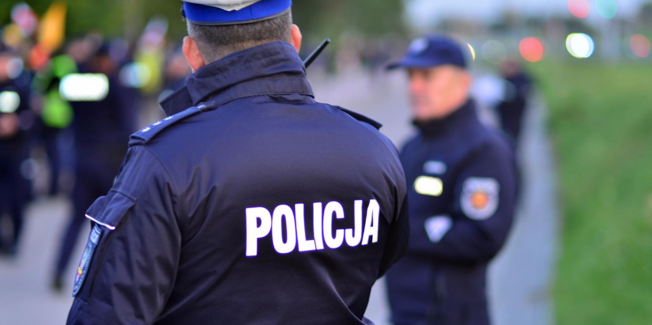 Odzyskane słuchawki o wartości 900 zł dzięki aplikacji lokalizacyjnej i czujności policjantów