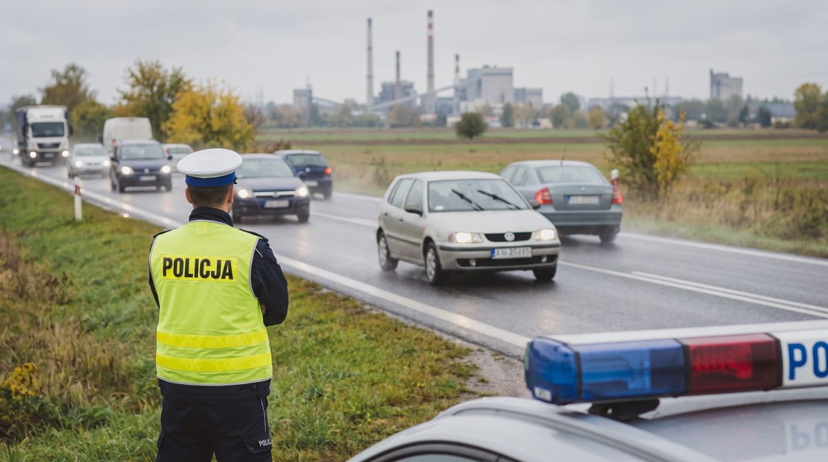 Półtora roku więzienia za ucieczkę przed Policją i złamanie sądowych zakazów prowadzenia pojazdów